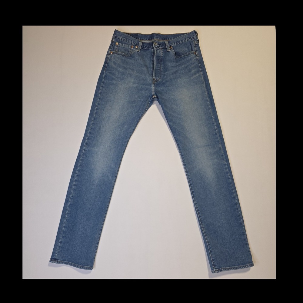 Levi's 501 Jeans Men 32x32 Blue Button Fly Straight Leg Medium Wash Denim